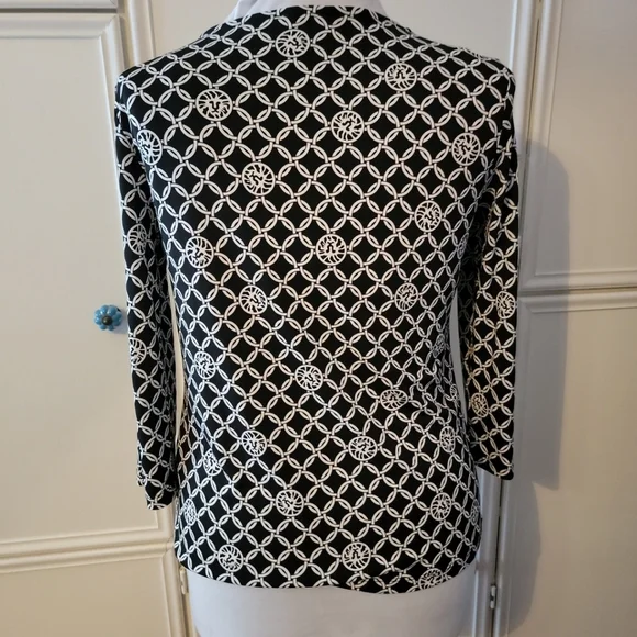 Anne Klein Black and White Print Keyhole Top - Picture 4 of 7
